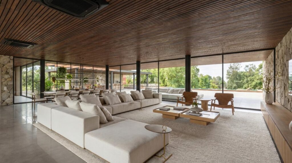 Decoração de sala de estar sofisticada com madeira, iluminação indireta e design contemporâneo